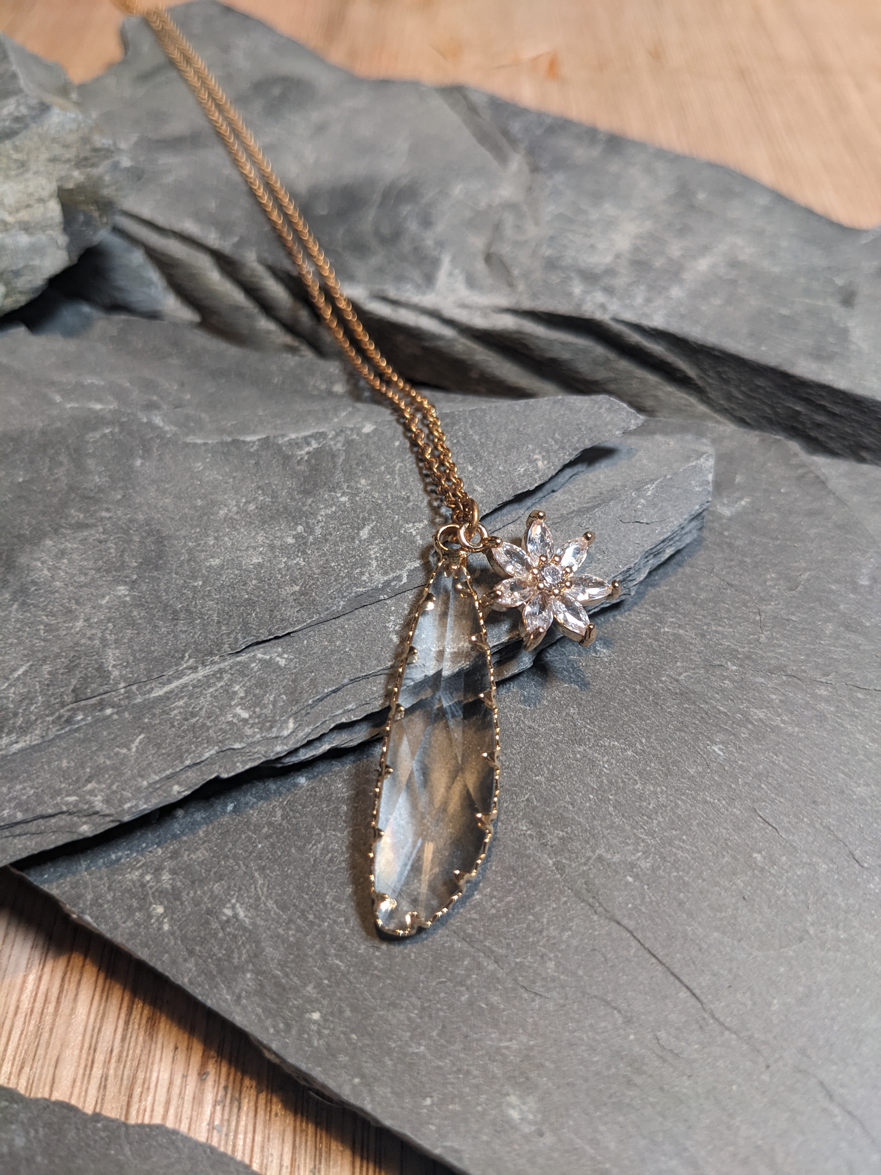 Description of jewellery piece 2